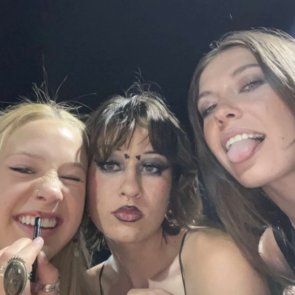 Meet your Posher, Isey! - Picture 2 of 4